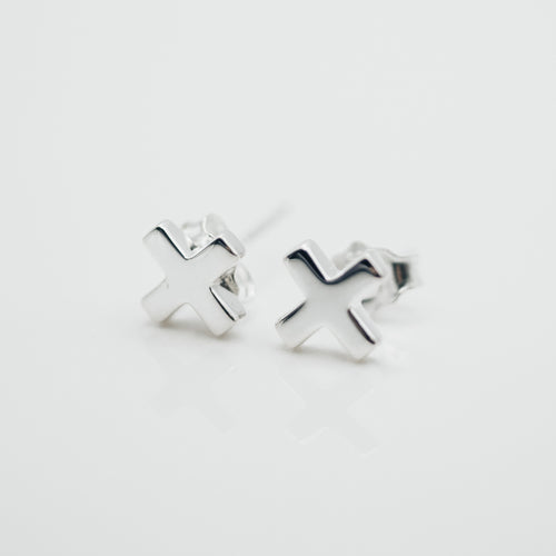 925 sterling silver Hypoallergenic it’s suitable for sensitive skin. Teacher’s Day gift,woman’s day,special day gift,personalized gift,best gift for birthday,simple design.925純銀字母X耳環，抗敏感耳環，不分男女耳環，簡約好搭配，適合天天配戴，有意義的禮物，適合閨蜜送禮，生日禮物首選。