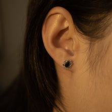 Load image into Gallery viewer, Beautiful 925 sterling silver dyed black stone earrings with Hypoallergenic earrings post.funky design,gift for her,unique design,best gift for birthday,popular style,Teacher’s Day gift. 925 純銀染色黑石，抗敏感耳針，復古抹黑設計，神秘有個性，暗黑復古風格，率性風格，日常易搭配，獨特的時尚風格，交換禮物。

