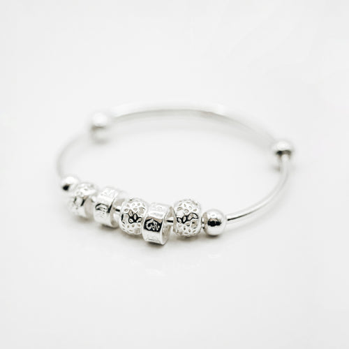 999 sterling silver five-charm baby bracelet skin-friendly and gentle suitable for babies. Children's day gift,for girls,Beautiful design,popular style,cute accessories,suitable for girls.999 五星寶寶手鐲，親膚不易過敏，嬰兒首飾，周歲禮物，紀念禮物，適合女孩，彌月禮物首選，兒童專屬禮物。