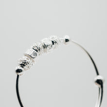 Load image into Gallery viewer, 999 sterling silver five-charm baby bracelet skin-friendly and gentle suitable for babies. Children&#39;s day gift,for girls,Beautiful design,popular style,cute accessories,suitable for girls.999 五星寶寶手鐲，親膚不易過敏，嬰兒首飾，周歲禮物，紀念禮物，適合女孩，彌月禮物首選，兒童專屬禮物。
