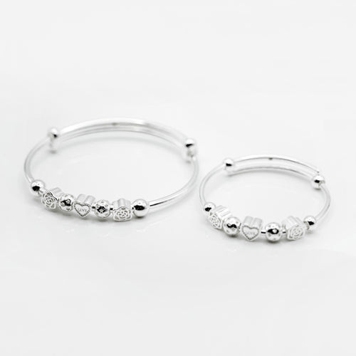 999 sterling silver parent-child LOVE bracelet skin-friendly and gentle suitable for babies.parent-child gift,Children's day gift,for mother and child,wear every day,classic design,mother's Day.999 親子愛心手鐲手鐲，親膚不易過敏，親子首飾，兒童節禮物，紀念禮物，母親節禮物，兒童生日禮物首選，彌月禮物。