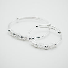 Load image into Gallery viewer, 999 sterling silver parent-child LOVE bracelet skin-friendly and gentle suitable for babies.parent-child gift,Children&#39;s day gift,for mother and child,wear every day,classic design,mother&#39;s Day.999 親子愛心手鐲手鐲，親膚不易過敏，親子首飾，兒童節禮物，紀念禮物，母親節禮物，兒童生日禮物首選，彌月禮物。
