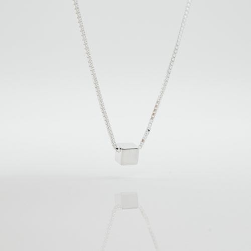 925 sterling silver ice cube necklace with adjustable extension chain. simple design,Perfect gift BFF,daily jewelry,unique design,unisex accessories,FashionJewelry.925 純銀冰塊項鍊，簡約迷人，率性風格，犒賞自己的禮物，適合日常穿搭，適合出門旅行配件，女人節禮物，適合生日送禮。